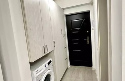 Langfristige Miete eines 1-Zimmer-Studios in einem Neubau, 2. Stock, Bukarest, Rumänien