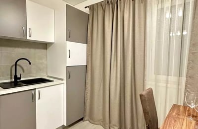 Langfristige Miete eines 1-Zimmer-Studios in einem Neubau, 2. Stock, Bukarest, Rumänien