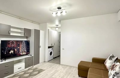 Langfristige Miete eines 1-Zimmer-Studios in einem Neubau, 2. Stock, Bukarest, Rumänien