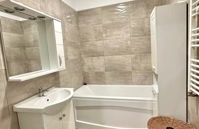 Langfristige Miete eines 1-Zimmer-Studios in einem Neubau, 2. Stock, Bukarest, Rumänien