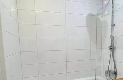 Location longue durée appartement moderne 2 pièces 44 m² à Mokotów, Varsovie, Pologne