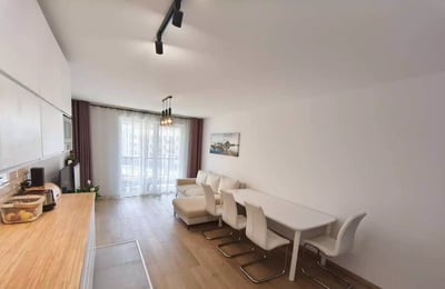 Location longue durée d’un appartement 4 pièces 80m² avec grand balcon à Jagodno, Wrocław, Pologne