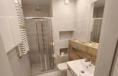 Location longue durée d’un appartement 4 pièces 80m² avec grand balcon à Jagodno, Wrocław, Pologne