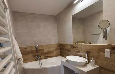 Location longue durée d’un appartement 4 pièces 80m² avec grand balcon à Jagodno, Wrocław, Pologne