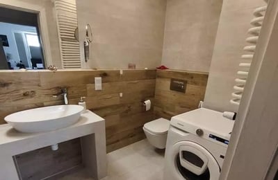 Location longue durée d’un appartement 4 pièces 80m² avec grand balcon à Jagodno, Wrocław, Pologne