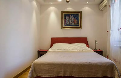 Alquiler a largo plazo de piso de 3 habitaciones 90m² en el distrito de Vračar, Belgrado, Serbia