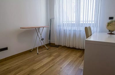 Alquiler a largo plazo de piso de 3 habitaciones 90m² en el distrito de Vračar, Belgrado, Serbia