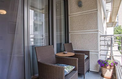 Alquiler a largo plazo de piso de 3 habitaciones 90m² en el distrito de Vračar, Belgrado, Serbia