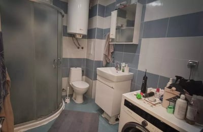 Langfristige Vermietung einer 3-Zimmer-Wohnung mit Parkplatz im Stadtteil Văzrazhdane 1, Warna, Bulgarien