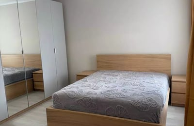 Alquiler a largo plazo de un piso de 2 habitaciones de 68 m² en Varna, Bulgaria