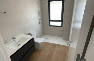 Long-term rental of a 3-room apartment 93m² in Alicante, Spain