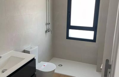 Long-term rental of a 3-room apartment 93m² in Alicante, Spain