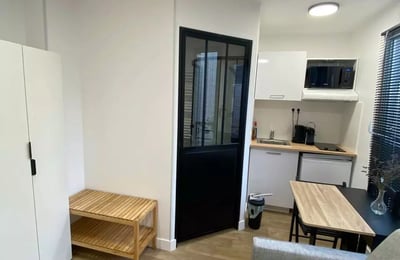 Long-term rental of 12 m² studio, 15th arrondissement, Paris, France