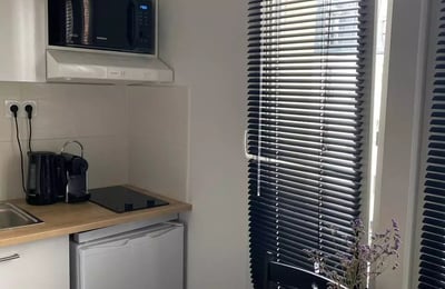 Long-term rental of 12 m² studio, 15th arrondissement, Paris, France