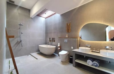 Long-term villa rental with 4 bedrooms in Pejeng, Bali, Indonesia