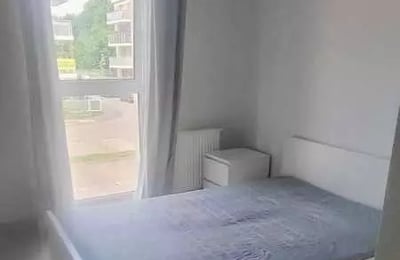 Долгосрочная аренда 3-комнатной квартиры с балконом в районе Fabryczna, Вроцлав, Польша