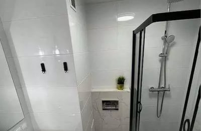 Location longue durée appartement 1 pièce 25 m², Wrocław, Pologne