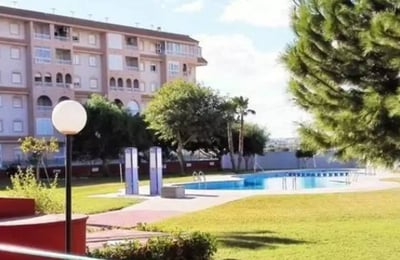 Langzeitmiete einer Wohnung mit 2 Schlafzimmern 65 m² in Torrevieja, Spanien