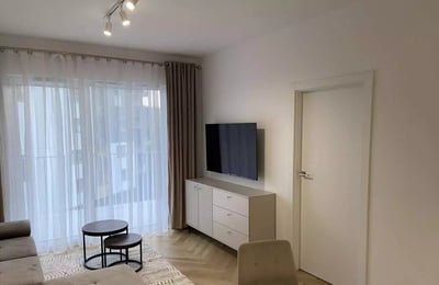 Langzeitmiete einer 2-Zimmer-Wohnung mit 40 m² in Wola, Warschau, Polen