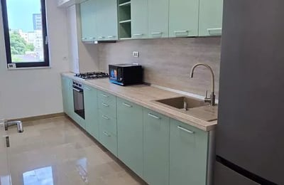 Alquiler a largo plazo de apartamento de 3 habitaciones 75 m² en Faleza Nord, Constanza, Rumanía