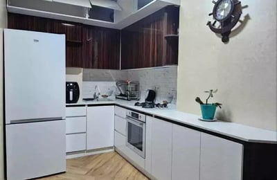 Alquiler a largo plazo de apartamento de 3 habitaciones 80 m², Batumi, Georgia