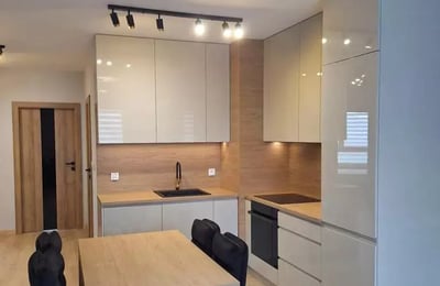 Длительная аренда 4-комнатной квартиры 78 м² в районе Śródmieście, Краков, Польша