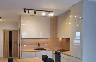 Location longue durée d’un appartement 4 pièces de 78 m² au centre de Cracovie, Pologne