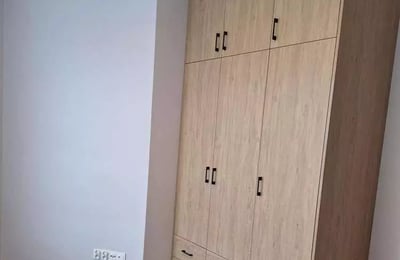 Location longue durée d’un appartement 4 pièces de 78 m² au centre de Cracovie, Pologne