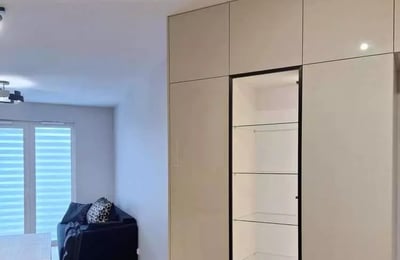 Location longue durée d’un appartement 4 pièces de 78 m² au centre de Cracovie, Pologne