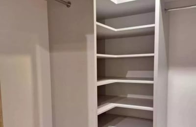 Location longue durée d’un appartement 4 pièces de 78 m² au centre de Cracovie, Pologne