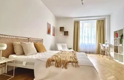 Long-term rental of 3-room apartment 102 m² in Stare Miasto, Kraków, Poland