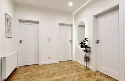 Long-term rental of 3-room apartment 102 m² in Stare Miasto, Kraków, Poland
