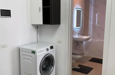 Alquiler a largo plazo de apartamento de 2 habitaciones, 46 m², Constanza, Rumanía