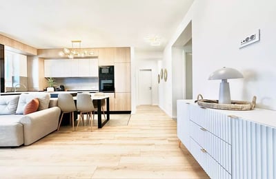 Location longue durée d’un appartement 2 pièces à Brașov, Roumanie