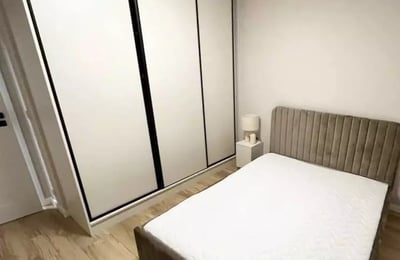 Location longue durée d’un appartement de 45 m² et 2 pièces dans le quartier Wola, Varsovie, Pologne