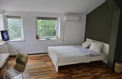 Long-term rental of 4-room apartment in the center of Varna, Bulgaria