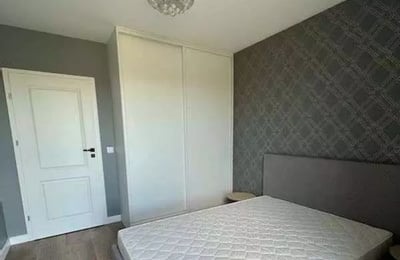 Location longue durée d’un appartement de 42 m² dans le quartier Krzyki, Wrocław, Pologne