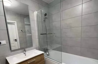 Location longue durée d’un appartement de 42 m² dans le quartier Krzyki, Wrocław, Pologne
