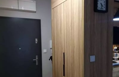 Location longue durée d’un appartement de 40 m² dans le quartier Kępa Mieszczańska, Wrocław, Pologne