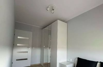 Location longue durée d’un appartement 2 pièces 32 m², quartier Jagodno, Wrocław, Pologne