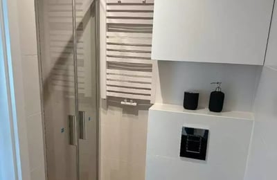 Location longue durée d’un appartement 2 pièces 32 m², quartier Jagodno, Wrocław, Pologne