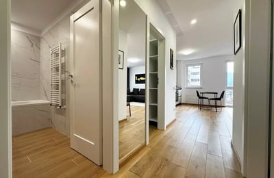 Location longue durée d’un appartement 2 pièces — Urban Plaza, Brașov, Roumanie