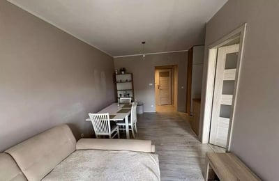 Location longue durée d’un appartement 2 pièces de 44 m² dans le quartier Tarnogaj, Wrocław, Pologne