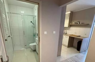 Location longue durée d’un appartement 2 pièces de 44 m² dans le quartier Tarnogaj, Wrocław, Pologne