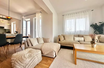 Alquiler a largo plazo de un ático de 3 ambientes en Brașov, Rumania