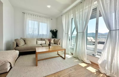 Alquiler a largo plazo de un ático de 3 ambientes en Brașov, Rumania