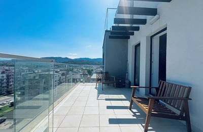 Alquiler a largo plazo de un ático de 3 ambientes en Brașov, Rumania