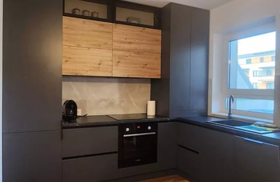 Location longue durée d’un appartement 4 pièces dans le quartier Tractоru, Brașov, Roumanie