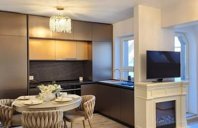 Location longue durée d’un appartement 4 pièces dans le quartier Tractoru, Brașov, Roumanie