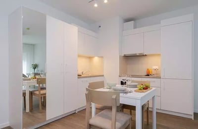 Langzeitmiete: 2-Zimmer-Wohnung 42 m² im Stadtteil Mokotów, Warschau, Polen